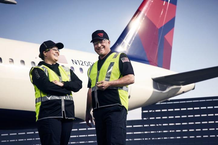 Delta TechOps employees standing in front of an aircraft